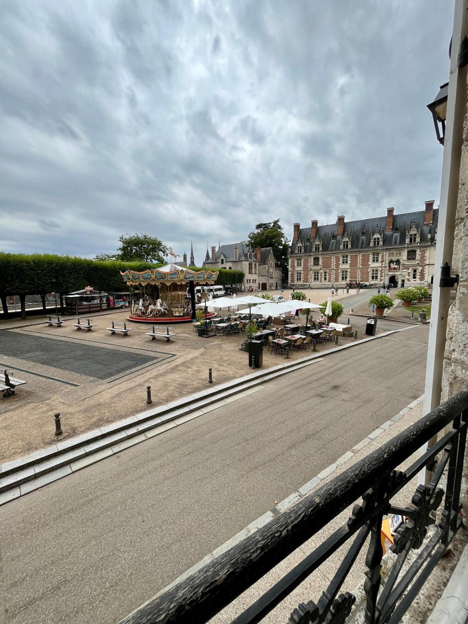 La Place Du Chateau - Vue Exceptionnelle Sur Le Chateau De Блуа Екстер'єр фото